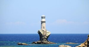 Η Άνδρος στα 24 μέρη με τους πιο εντυπωσιακούς φάρους του πλανήτη