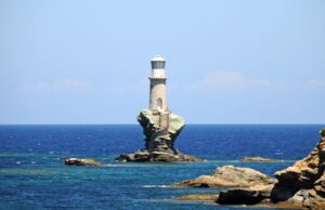 Η Άνδρος στα 24 μέρη με τους πιο εντυπωσιακούς φάρους του πλανήτη
