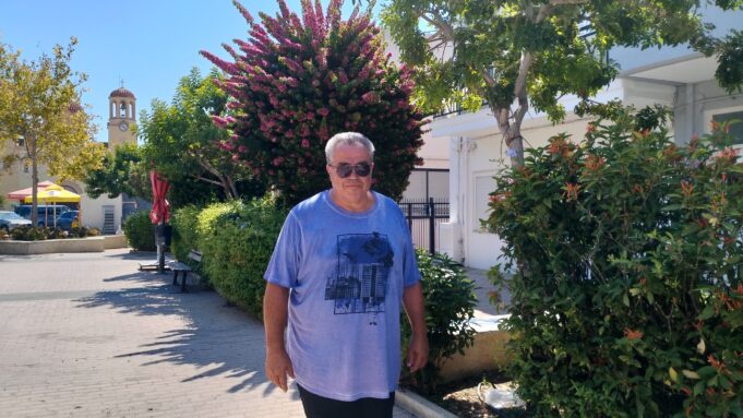 Ένας δημότης για βραβείο – Καθαρίζει τη γειτονιά του γιατί, όπως εξηγεί, η καθαριότητα είναι ένδειξη πολιτισμού