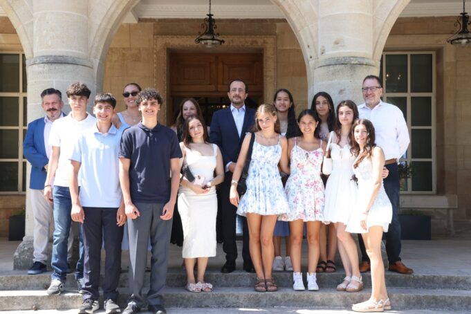 Παιδιά της Ομογένειας από ΗΠΑ-Καναδά δέχθηκε ο ΠτΔ