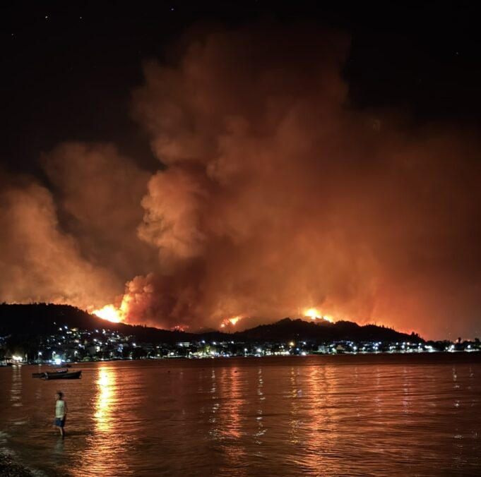 Πύρινη πολιορκία στην Πάτρα και την Αχαϊα