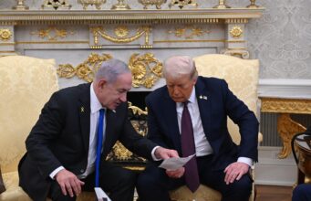 Το “σχέδιο Τραμπ” για τον τερματισμό του πολέμου στη Γάζα παρουσίασε ο Λευκός Οίκος