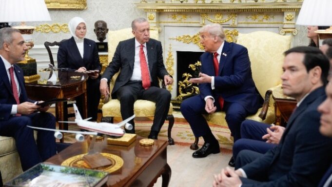 Συνάντηση Ερντογάν – Τραμπ στον Λευκό Οίκο με αναφορά στη Χάλκη