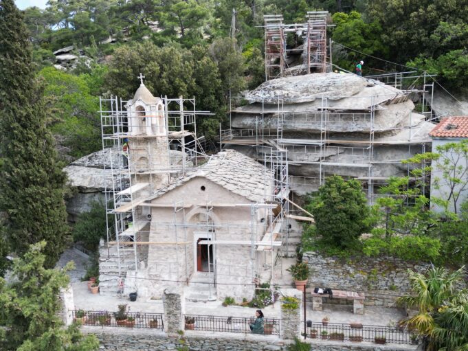 Επίσκεψη Λ. Μενδώνη στην Ικαρία – Ολοκλήρωση εργασιών στην Ιερά Μονή Οσίας Θεοκτίστης