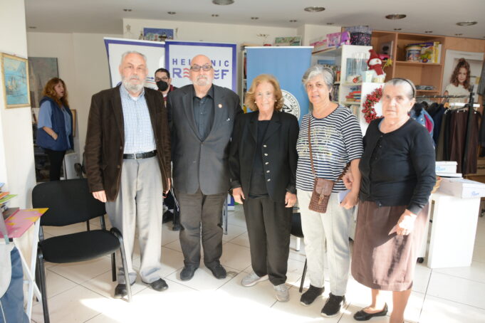 Τρόφιμα και ρούχα στη μηνιαία διανομή του Hellenic Relief Foundation