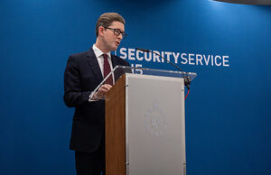 ΜΙ5: H Τεχνητή Νοημοσύνη χωρίς ανθρώπινο έλεγχο μπορεί να αποτελέσει απειλή για την ασφάλεια