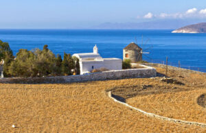 Οι Μικρές Κυκλάδες στα 10 πιο αγαπημένα «μικροσκοπικά νησιά» για τους Γάλλους ταξιδιώτες