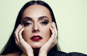 Ερήνη Τορνεσάκη: Με «πυξίδα» την Κρήτη και το ριζίτικο τραγούδι στα Grammy Awards