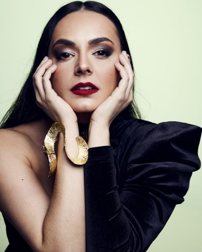 Ερήνη Τορνεσάκη: Με «πυξίδα» την Κρήτη και το ριζίτικο τραγούδι στα Grammy Awards