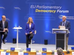 Γιώργος Παπανδρέου: «Πρέπει να ξανα- εφεύρουμε τη Δημοκρατία πριν τη διαλύσουν άλλοι»