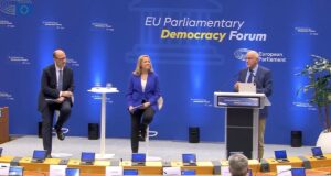 Γιώργος Παπανδρέου: «Πρέπει να ξανα- εφεύρουμε τη Δημοκρατία πριν τη διαλύσουν άλλοι»