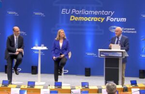 Γιώργος Παπανδρέου: «Πρέπει να ξανα- εφεύρουμε τη Δημοκρατία πριν τη διαλύσουν άλλοι»