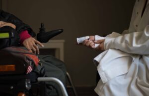 The Hellenic Initiative and GIVMED Provide Lifesaving Medicines to Greek Seniors