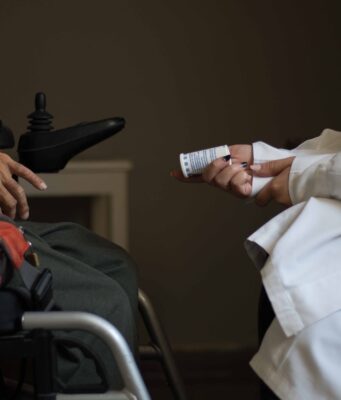 The Hellenic Initiative and GIVMED Provide Lifesaving Medicines to Greek Seniors