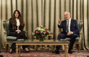 Η Πρώτη Εβδομάδα της Κίμπερλι Γκιλφόιλ: Η Νέα Πρέσβης Φέρνει στην Αθήνα την Άμεση Διπλωματία της εποχής Τραμπ