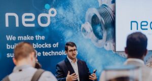 Βασίλης Τσιάνος: O Έλληνας Πίσω από την Κούρσα για τις Σπάνιες Γαίες Προειδοποιεί για το «Μεγαλύτερο Ενεργό Ρίσκο» της Ευρώπης