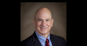 Ο εισαγγελέας Πίτερ Σκανδαλάκης ανέλαβε την υπόθεση εναντίον του Τραμπ στην Τζόρτζια