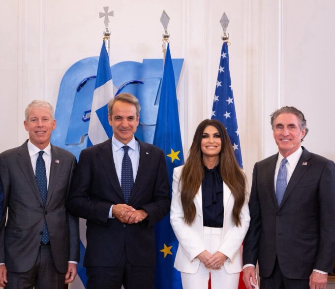 PM Mitsotakis meets with US Interior and Energy Secretaries