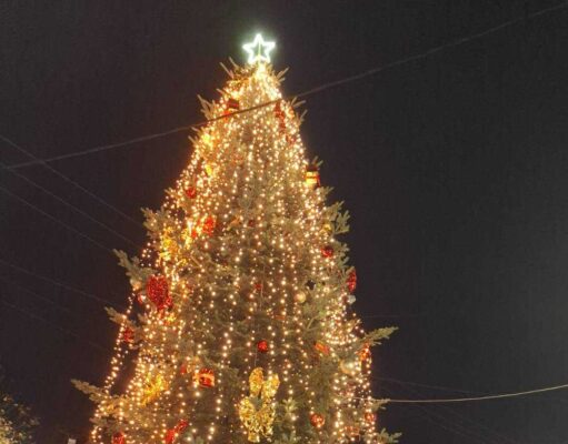 Ο Ταξιάρχης άναψε και φέτος τα φώτα των Χριστουγέννων στην Ελλάδα