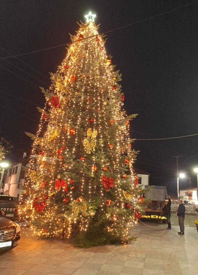Ο Ταξιάρχης άναψε και φέτος τα φώτα των Χριστουγέννων στην Ελλάδα