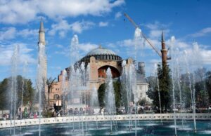 «Ασφαλείς οι γερανοί στην Αγία Σοφία», λέει το Επιστημονικό Συμβούλιο