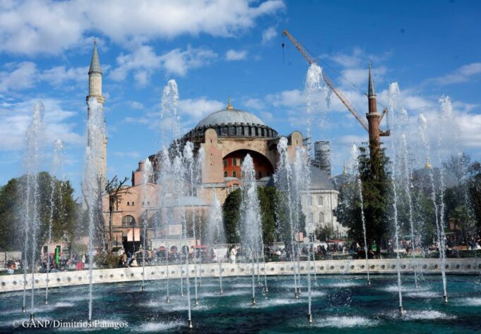 «Ασφαλείς οι γερανοί στην Αγία Σοφία», λέει το Επιστημονικό Συμβούλιο