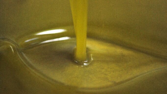 Τηλεοπτικό οδοιπορικό στους δρόμους του λαδιού