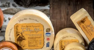 Taste Atlas: Στη κορυφή του κόσμου η Γραβιέρα Νάξου ΠΟΠ