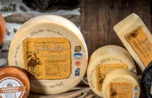 Taste Atlas: Στη κορυφή του κόσμου η Γραβιέρα Νάξου ΠΟΠ