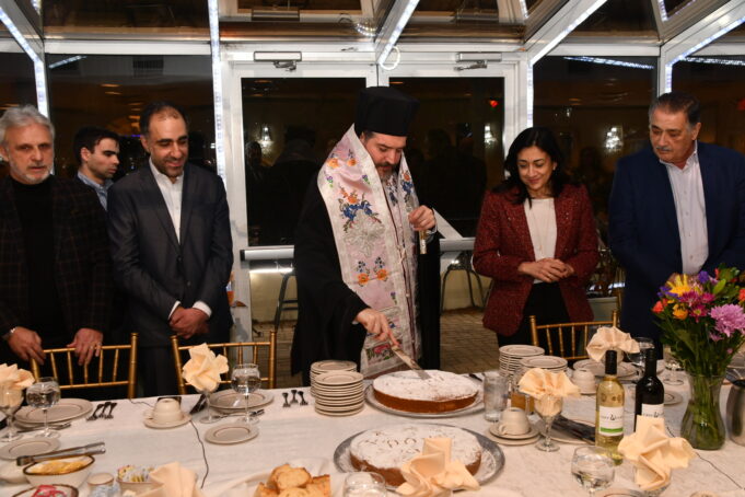 Ευχές και χαμόγελα προσφοράς στην κοπή Βασιλόπιτας του Pan Gregorian Νέας Ιερσέης