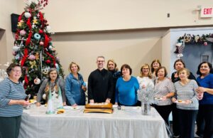 Η βασιλόπιτα του «γεροντικού» στην Αγία Τριάδα του Χίκσβιλ