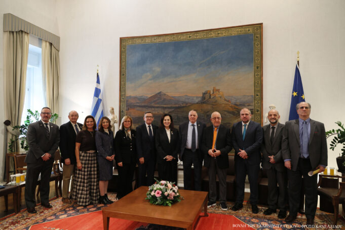 Αντιπροσωπεία της Πα.Δ.Ε.Ε. στη Βουλή των Ελλήνων