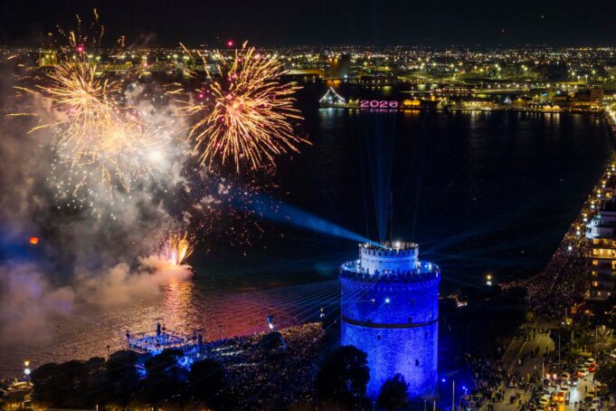 Εντυπωσιακή η υποδοχή του 2026 στη Θεσσαλονίκη