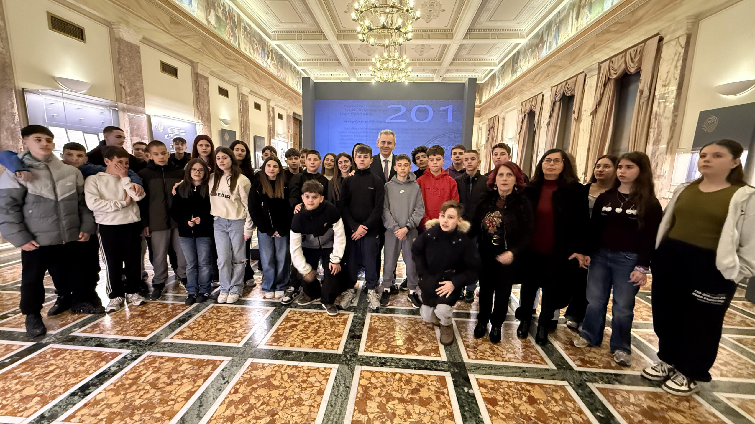 Μ.Χαρακόπουλος σε μαθητές στη Βουλή: Αποστολή της παιδείας η ενίσχυση ...