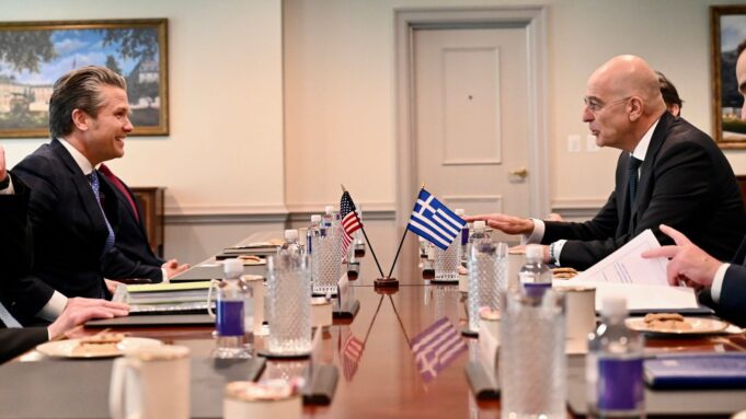 Συνάντηση Ν. Δένδια–Πιτ Χέγκσεθ στο Πεντάγωνο