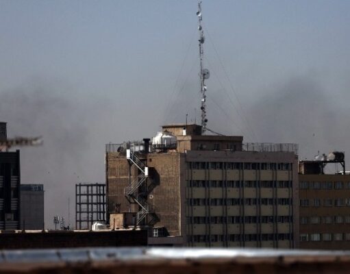 Οι ΗΠΑ και το Ισραήλ εξαπολύουν επίθεση εναντίον του Ιράν