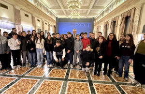 Μ.Χαρακόπουλος σε μαθητές στη Βουλή: Αποστολή της παιδείας η ενίσχυση εθνικής και θρησκευτικής συνείδησης