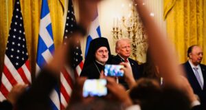 Δεξίωση για την 25η Μαρτίου: Τι Συνέβη και τι Ειπώθηκε στην Ανατολική Πτέρυγα του Λευκού Οίκου