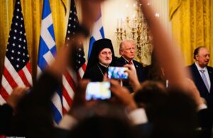 Δεξίωση για την 25η Μαρτίου: Τι Συνέβη και τι Ειπώθηκε στην Ανατολική Πτέρυγα του Λευκού Οίκου