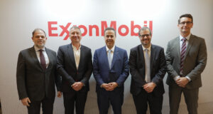 Συνάντηση Παπασταύρου με ExxonMobil: Σε τροχιά υλοποίησης η γεώτρηση στο Ιόνιο το 2027