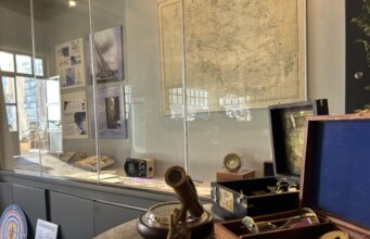 Τον Έλληνα ωκεανοπόρο που διέσχισε τον Ατλαντικό με μια… μικρή «Χαρά» παρουσιάζουν στους μαθητές το Maritime Museum και το Ολυμπιακό Μουσείο