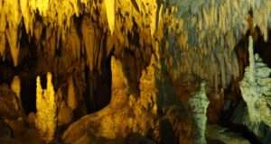 Ιχνηλατώντας το μοναδικό Σπήλαιο του Δράκου στην Καστοριά