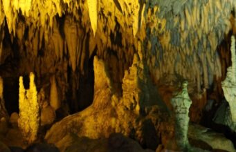 Ιχνηλατώντας το μοναδικό Σπήλαιο του Δράκου στην Καστοριά