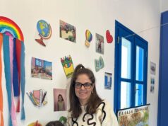 Η δασκάλα με τη μία μαθήτρια, που λάτρεψε την Ηρακλειά και έμεινε μόνιμα εκεί