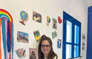 Η δασκάλα με τη μία μαθήτρια, που λάτρεψε την Ηρακλειά και έμεινε μόνιμα εκεί