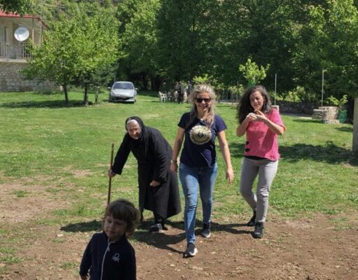 Γυναίκες που κράτησαν όρθιες μικρές τοπικές κοινωνίες – Η γιαγιά Κωνστάντω