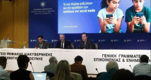 Government outlines plan to bar the access of children under 15 to social media