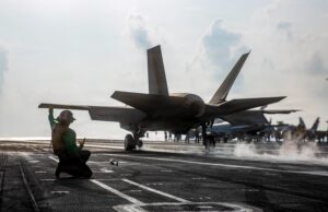 Πόλεμος στη Μέση Ανατολή: Δύο μαχητικά αεροσκάφη των ΗΠΑ καταρρίφθηκαν στο Ιράν και τον Κόλπο, με την Τεχεράνη να αναζητά έναν αγνοούμενο πιλότο