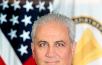 Dean Popps: O Τραμπ παίζει «τρισδιάστατο σκάκι» στο Ιράν