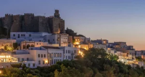 Πάσχα στην Ελλάδα: οι προορισμοί της κατάνυξης και η έξοδος των εκδρομέων σε όλη τη χώρα